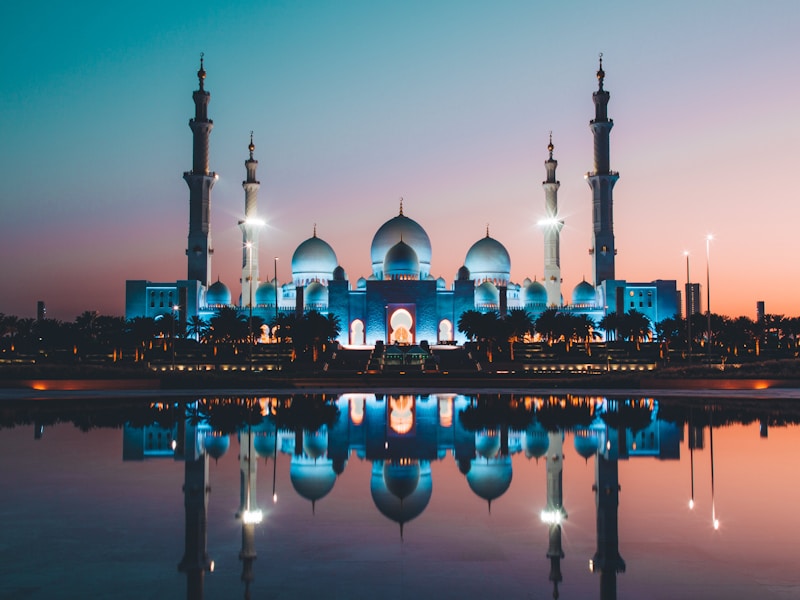 Sheikh Zayed Grand Mosque Abu Dhabi exterior view - magnificent white marble domes and minarets, premier attraction on Abu Dhabi city tours from Dubai